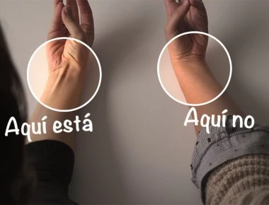 Κάντε έτσι τα δάχτυλά σας: «Πετάγεται» αυτός ο μυς; Δείτε τι λέει γι’ αυτό ο… Δαρβίνος! (βίντεο)